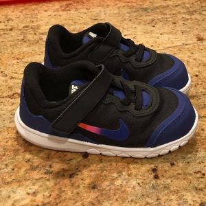 Brand new nike unisex sneakers little kids 8C